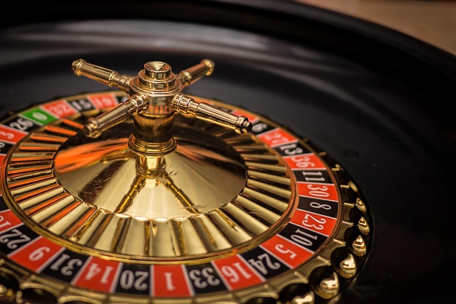 Online casinoer vs. Fysiske casinoer: Hvad er mest fordelagtigt?